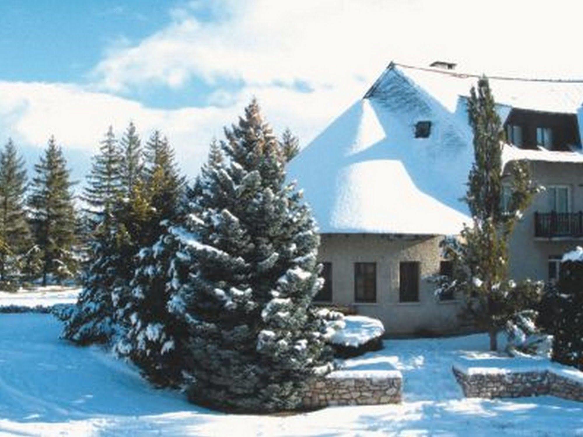 Hotel & Spa Les Bartavelles Crots Exterior photo
